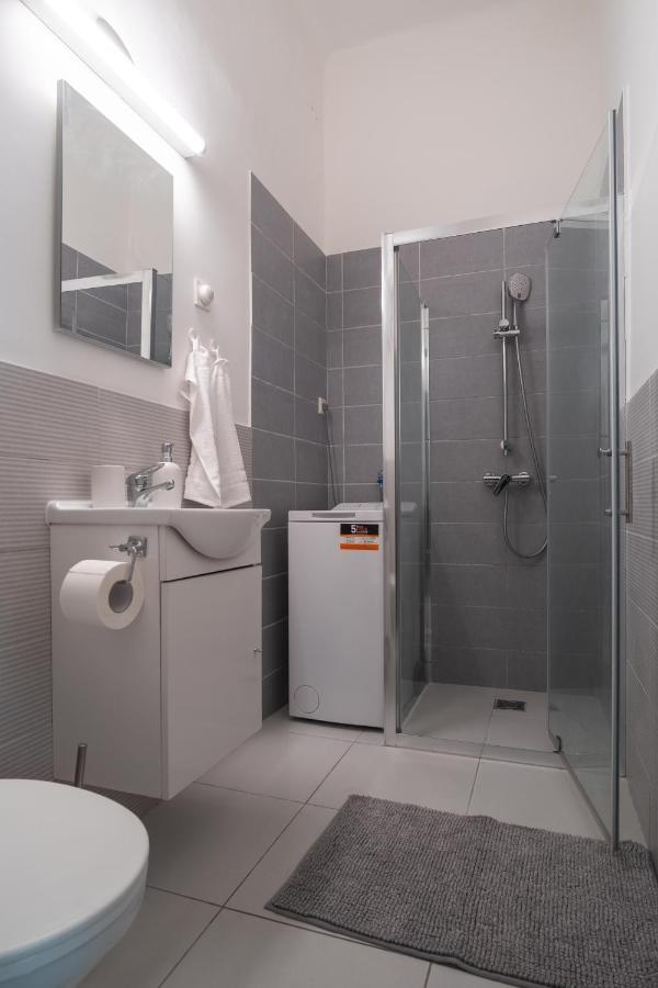 דירות בודפשט Very Central 1-Br Apt With Patio מראה חיצוני תמונה