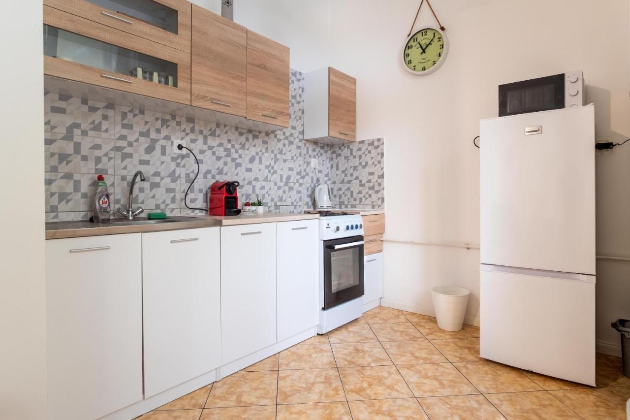 דירות בודפשט Very Central 1-Br Apt With Patio מראה חיצוני תמונה