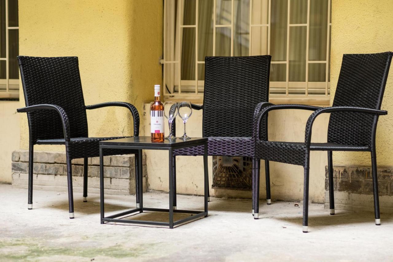 דירות בודפשט Very Central 1-Br Apt With Patio מראה חיצוני תמונה